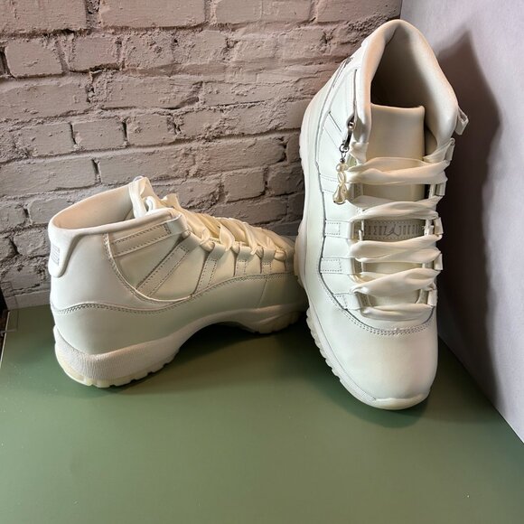 AIR JORDAN RETRO 11 (WOMEN) (10) - Picture 8 of 13